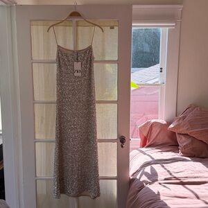 Zara | BNWT silver sequin dress/ thick, stretchy, high quality